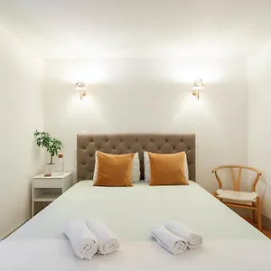 double-bedroom-with-private-bathroom.hotels-lisbon-portugal.com/