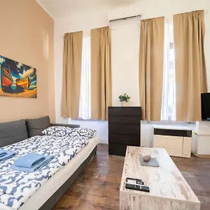 oriental-deluxe-2r-apartment.inbudapesthotels.com/